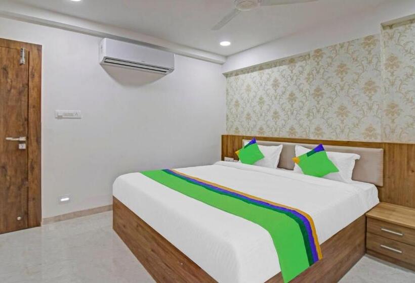 Quarto Estandar, Treebo Chandraprasth Residency