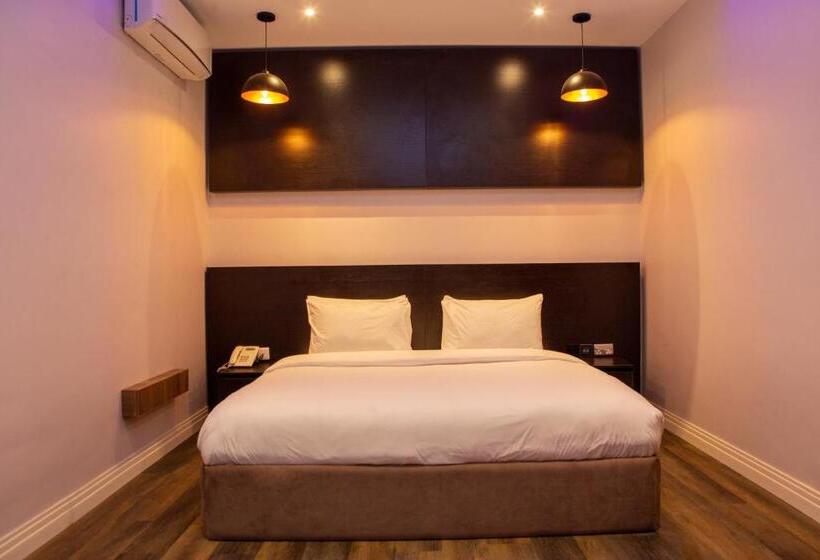 اتاق سوپریور, Riivana Tavern