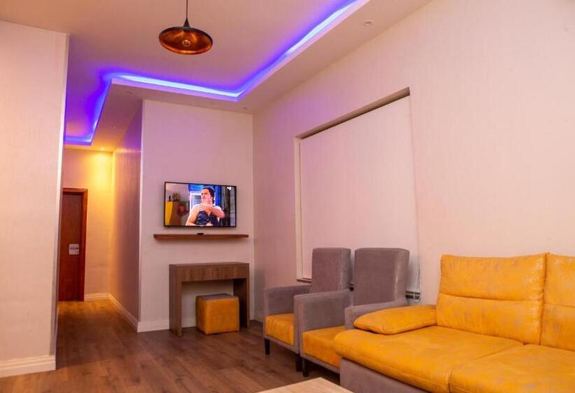 آپارتمان 2 خوابه, Riivana Tavern