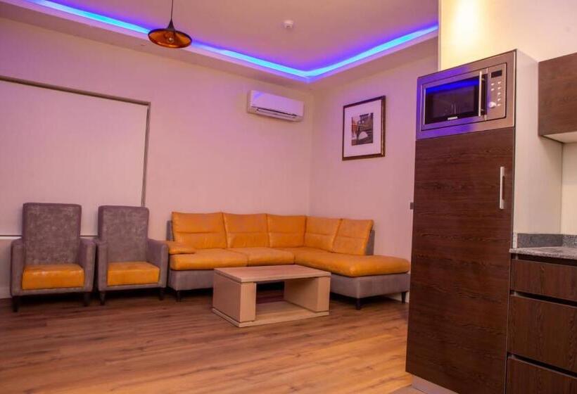 آپارتمان 2 خوابه, Riivana Tavern