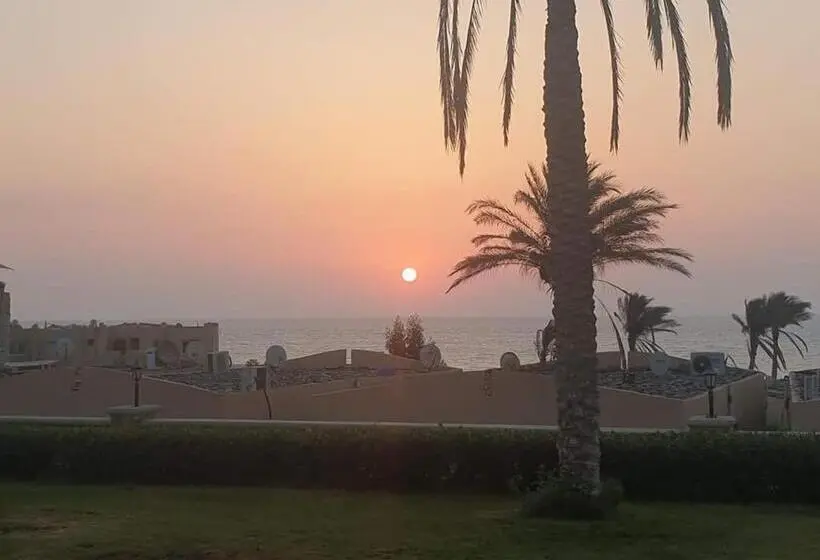 کلبه ییلاقی, Stella Di Mare Sea View   Amazing Two Bedrooms Standalone Chalet   Families Only