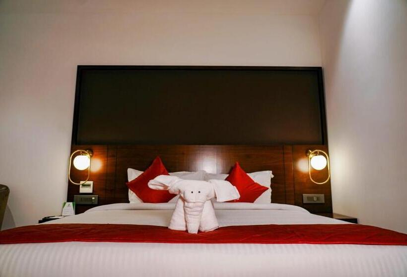 带大床的套房, Ark Hotel And Convention Centre