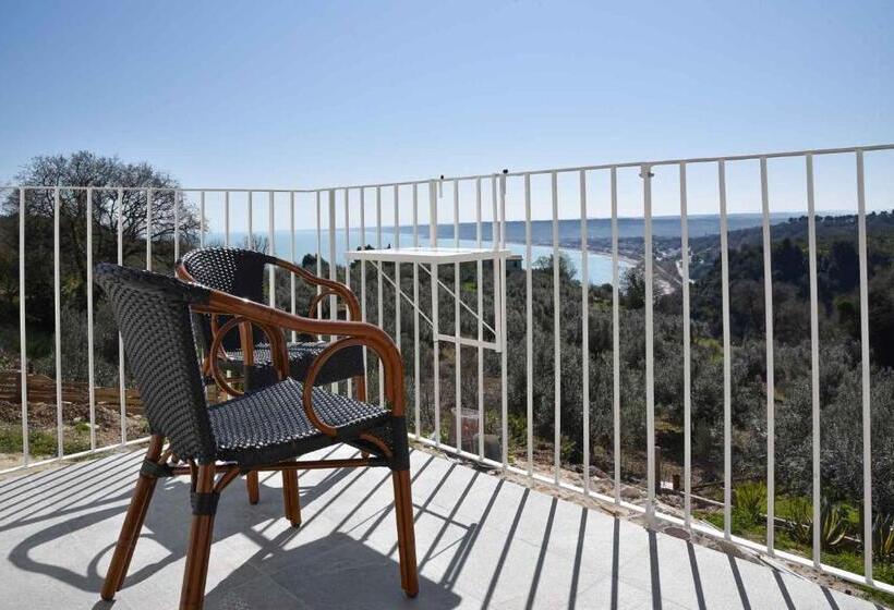 غرفة قياسية مطلّة علي البحر مزوَّدة بشُرفة, Villa Caravaggio Comfort E Relax