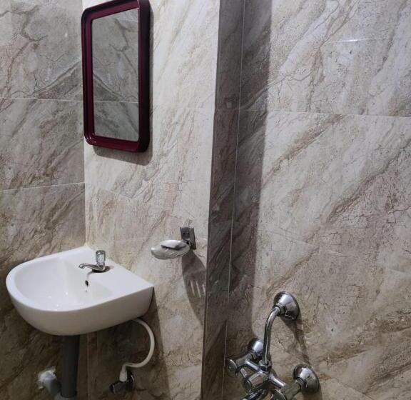 이코노미 트리플 룸, Destiny