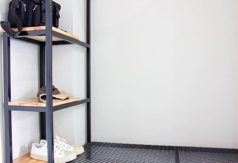 اتاق لوکس, Is Am Are Stay Boutique