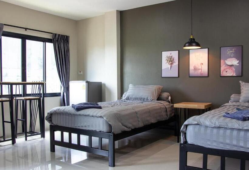 اتاق لوکس, Is Am Are Stay Boutique