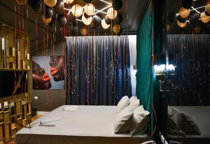 جناح مزود بجاكوزى, Rose Boutique