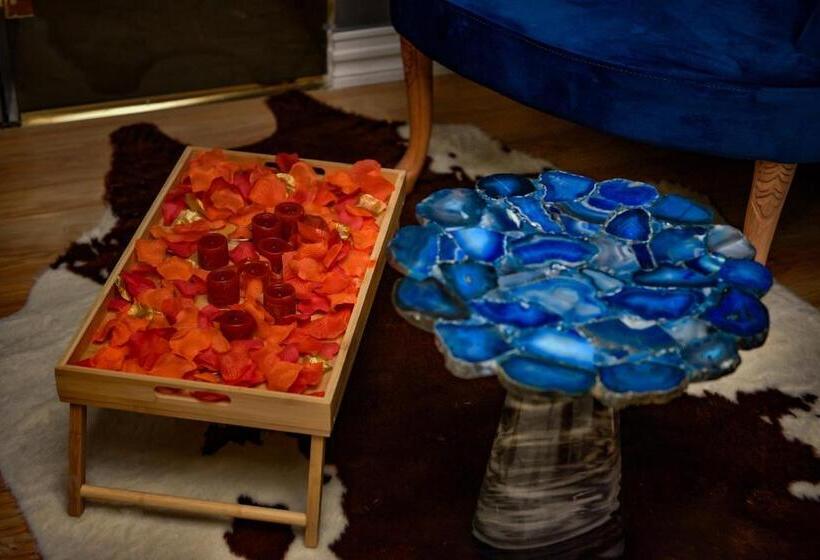 جناح مزود بجاكوزى, Rose Boutique