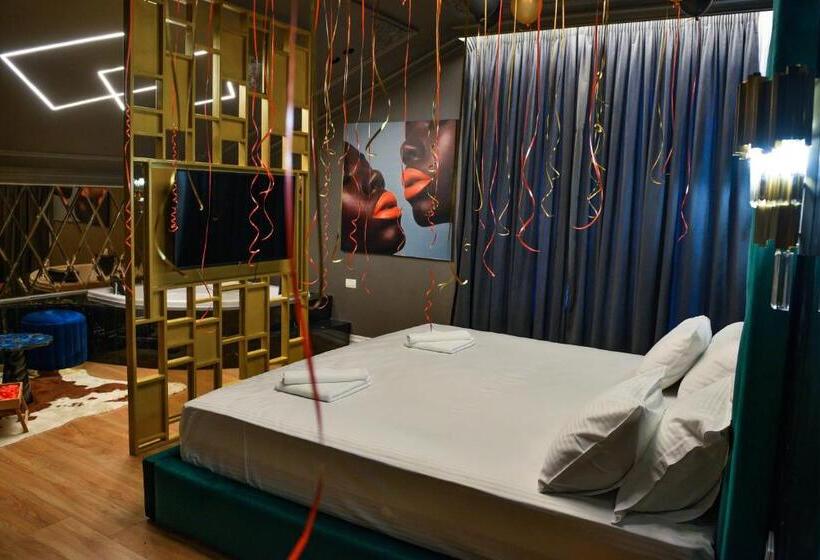 جناح مزود بجاكوزى, Rose Boutique