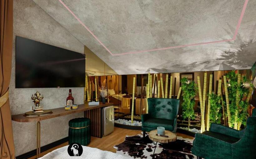 סוויטה דלוקס, Rose Boutique