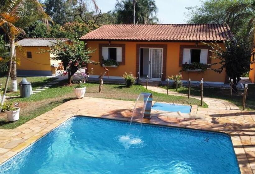 家庭房带园景, Família Busca Pé