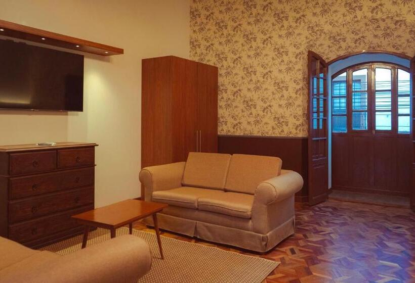 اتاق استاندارد سه نفره, San Juan Suites