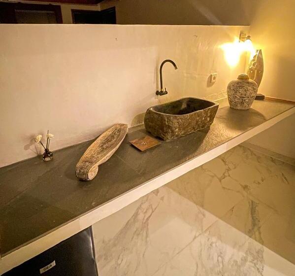 スタンダードバンガロー, The Endless Summer Resort