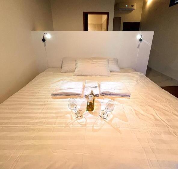 スタンダードバンガロー, The Endless Summer Resort