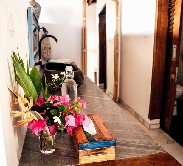 スタンダードバンガロー, The Endless Summer Resort