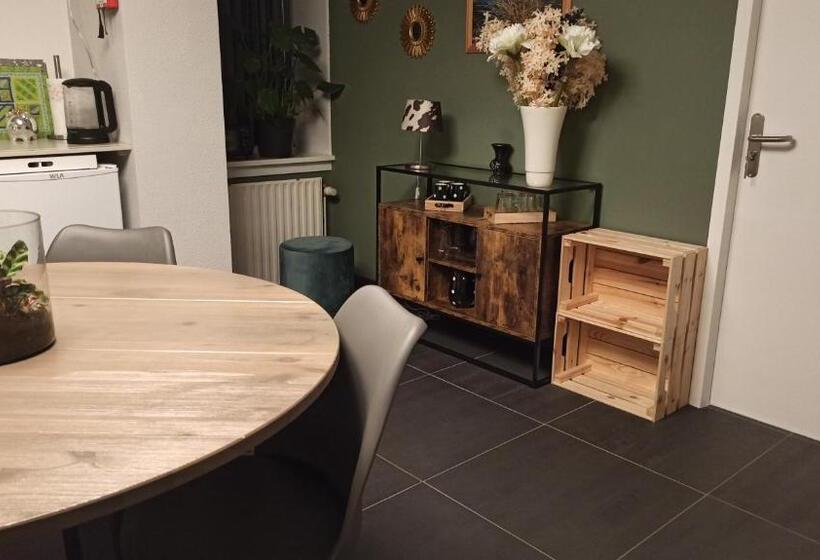 آپارتمان 2 خوابه, Breakfast At Carin’s