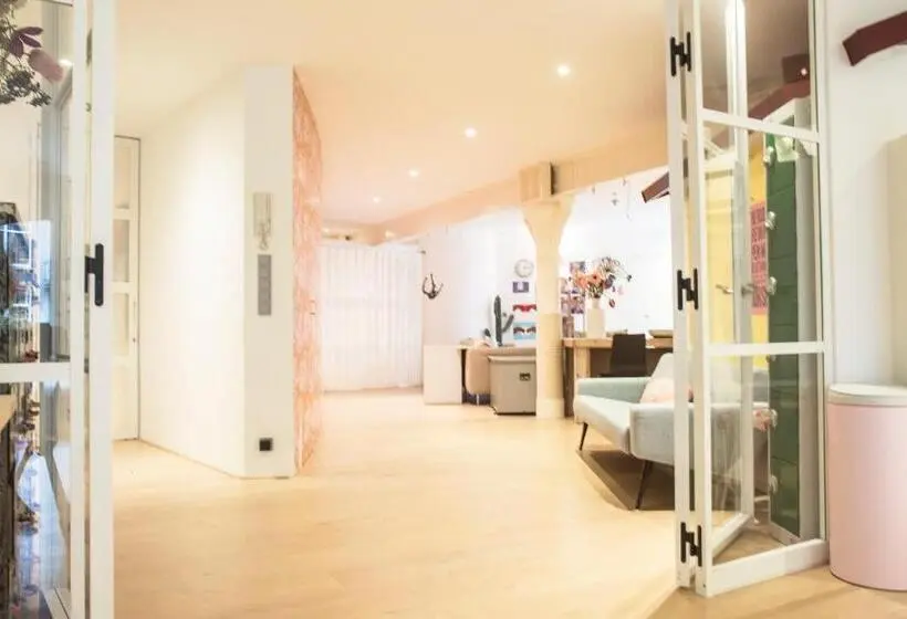 ファミリーステューディオ, Flo S Atelier   Family Studio Note Studio Is Adjacent To Flo S Apartment