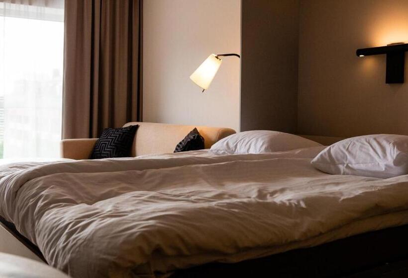 استودیوی استاندارد, Boo Boo Living