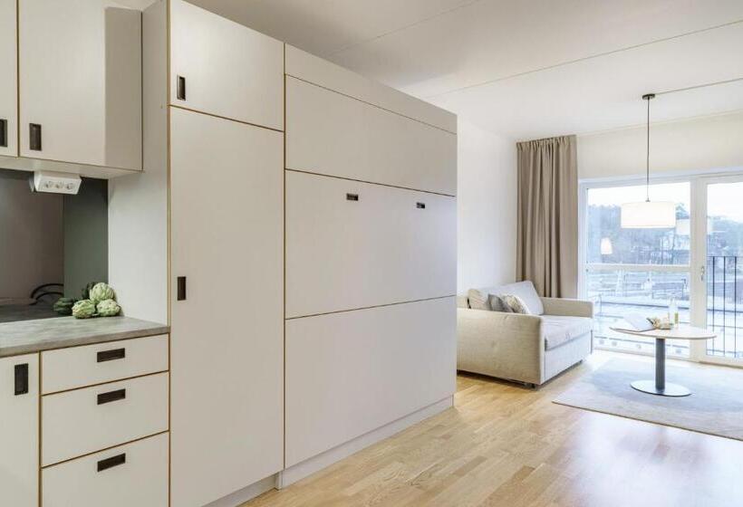 استودیوی استاندارد, Boo Boo Living