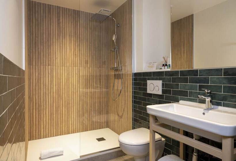 اتاق لوکس با بالکن, La Belle Ville