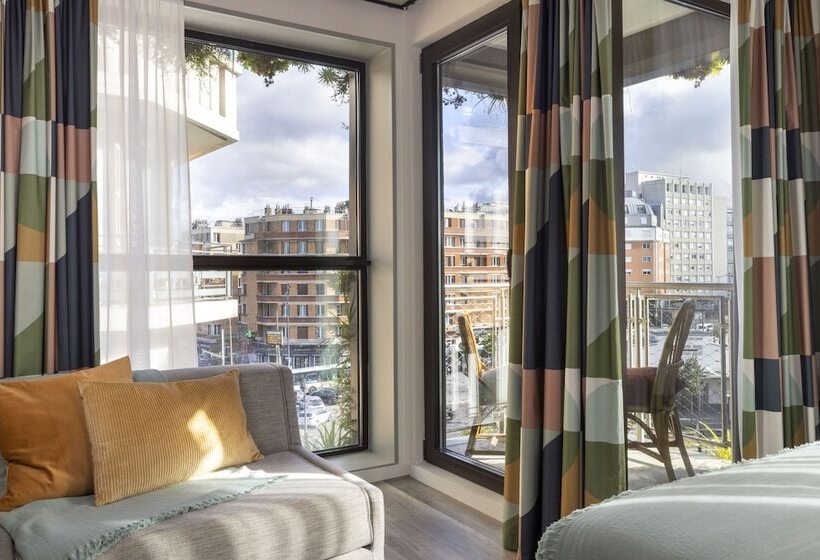 اتاق لوکس با بالکن, La Belle Ville