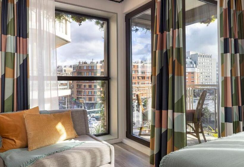 اتاق لوکس با بالکن, La Belle Ville