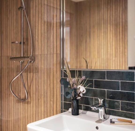 اتاق لوکس با بالکن, La Belle Ville