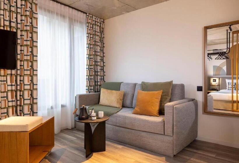 سوییت جونیور, La Belle Ville