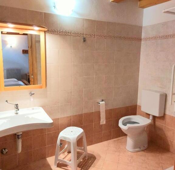 חדר סטנדרט מותאם לאדם עם מוגבלויות, Rifugio Fornas