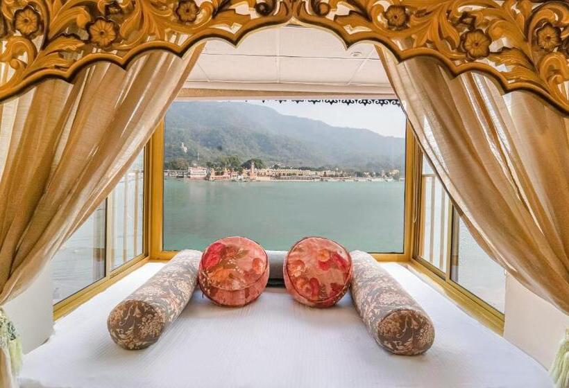 غرفة بريميوم مع إطلالات, The Neeraj Ganga Heritage Palace