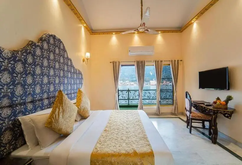 スイート（家族用）, The Neeraj Ganga Heritage Palace