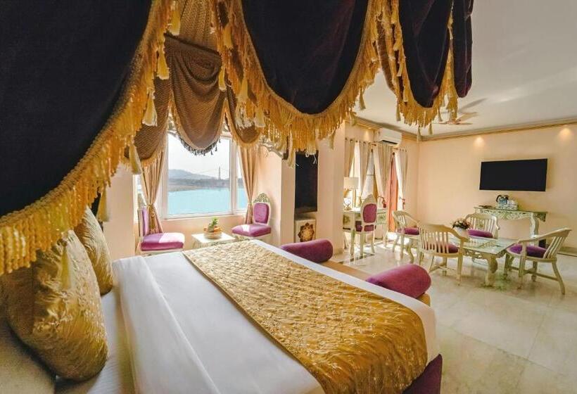 סוויטה, The Neeraj Ganga Heritage Palace