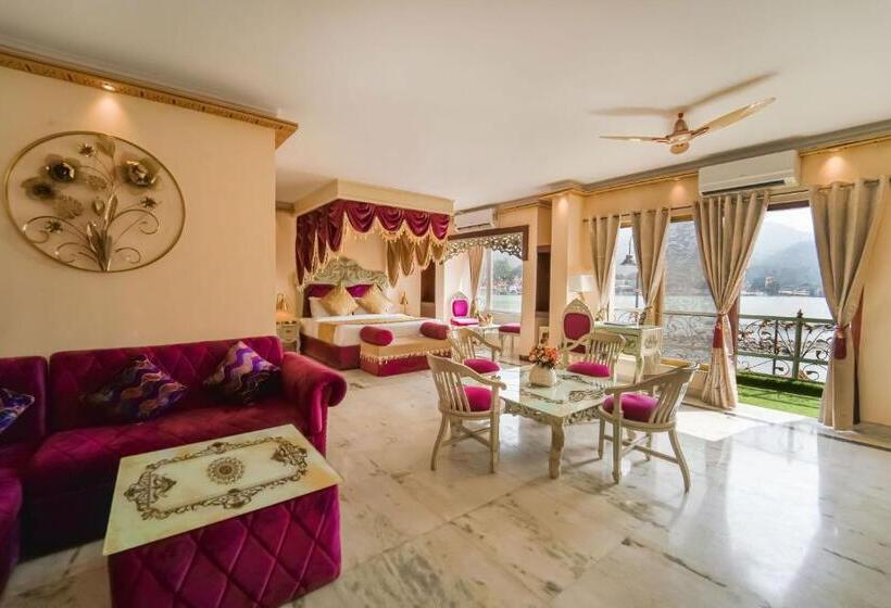 סוויטה, The Neeraj Ganga Heritage Palace