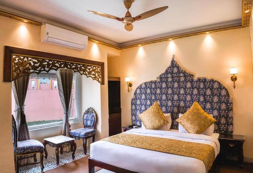 غرفة عائلية مطلّة علي الحديقة, The Neeraj Ganga Heritage Palace