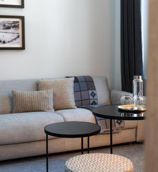 Полулюкс, Villars Palace