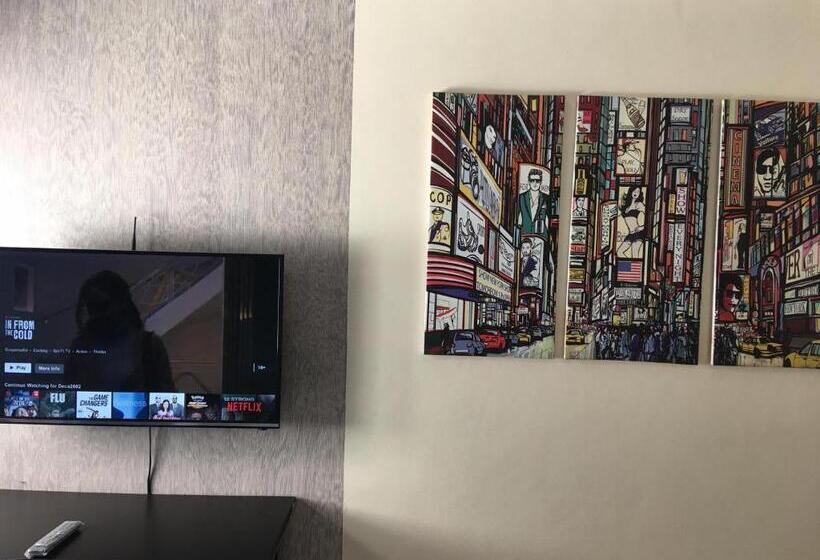 Standard Studio, Ronz Deca Hills