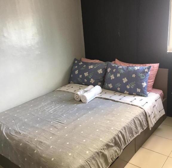 Standard Studio, Ronz Deca Hills