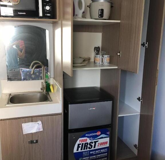 Standard Studio, Ronz Deca Hills