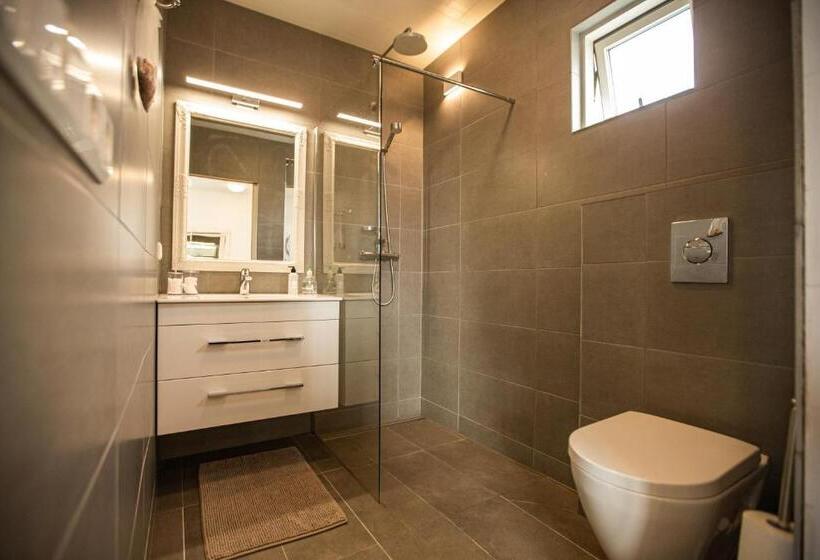 اتاق لوکس, Cave Apartment