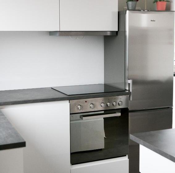 اتاق لوکس, Cave Apartment