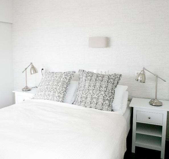 اتاق لوکس, Cave Apartment