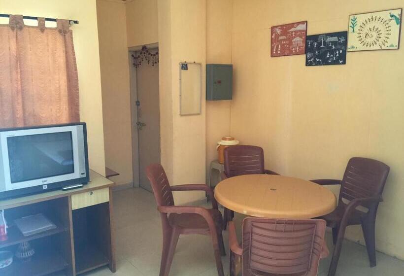 سوییت خانوادگی, Mtdc Approved Mohiniraj Guest House