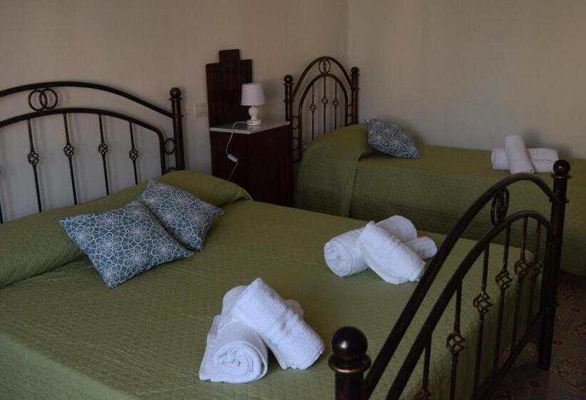 חדר סטנדרט לשלושה, Su Fassoi Cabras