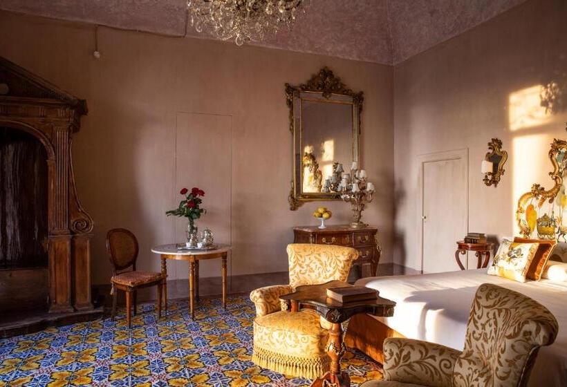 מיטת קינג בסוויטה, Villa De Cillis Carafa