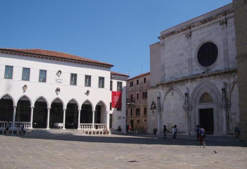 اتاق استاندارد یک نفره, Hostel Martin