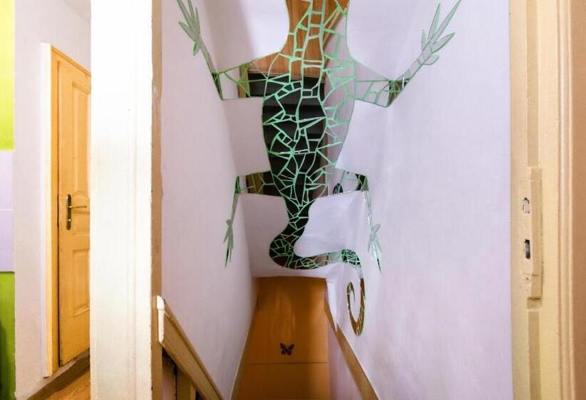 اتاق استاندارد سه نفره, Hostel Martin