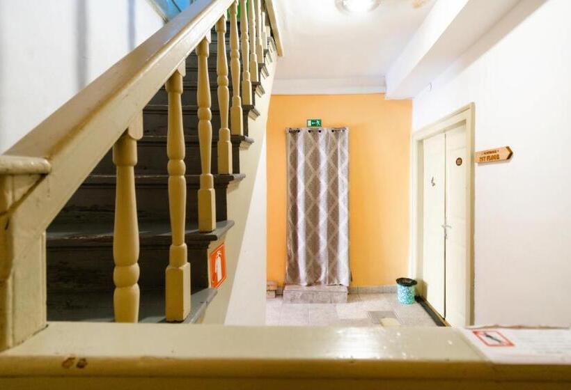 اتاق استاندارد سه نفره, Hostel Martin