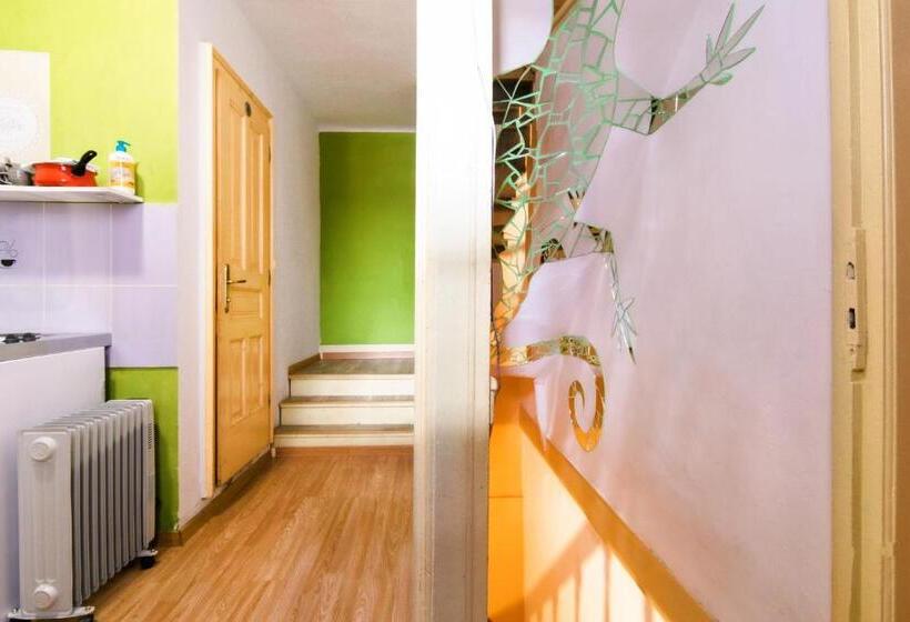 اتاق استاندارد سه نفره, Hostel Martin