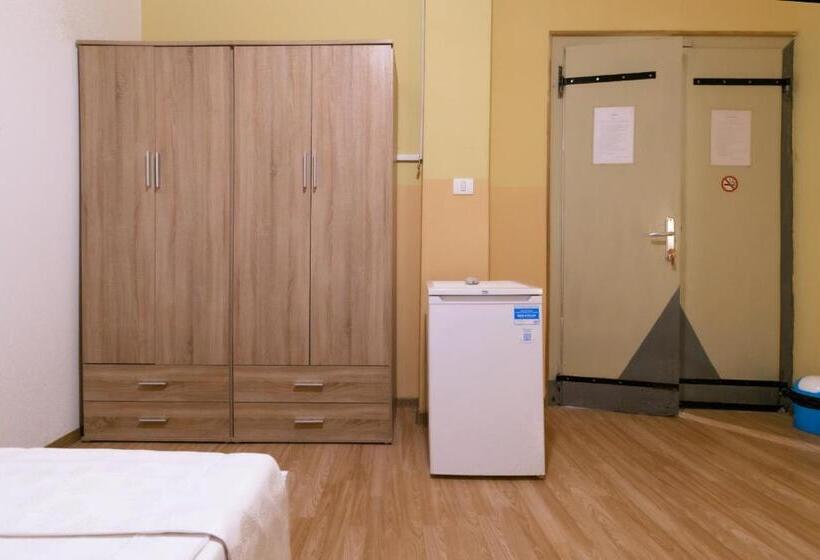 اتاق استاندارد سه نفره, Hostel Martin