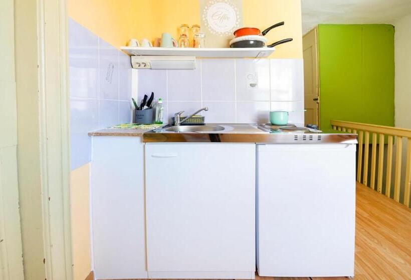 اتاق استاندارد با سرویس بهداشتی مشترک, Hostel Martin